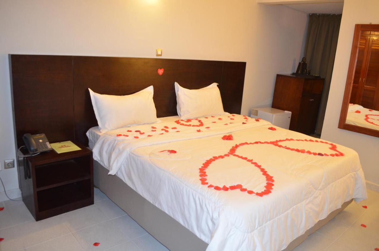 Hotel La Rose Blanche 阿比让 外观 照片