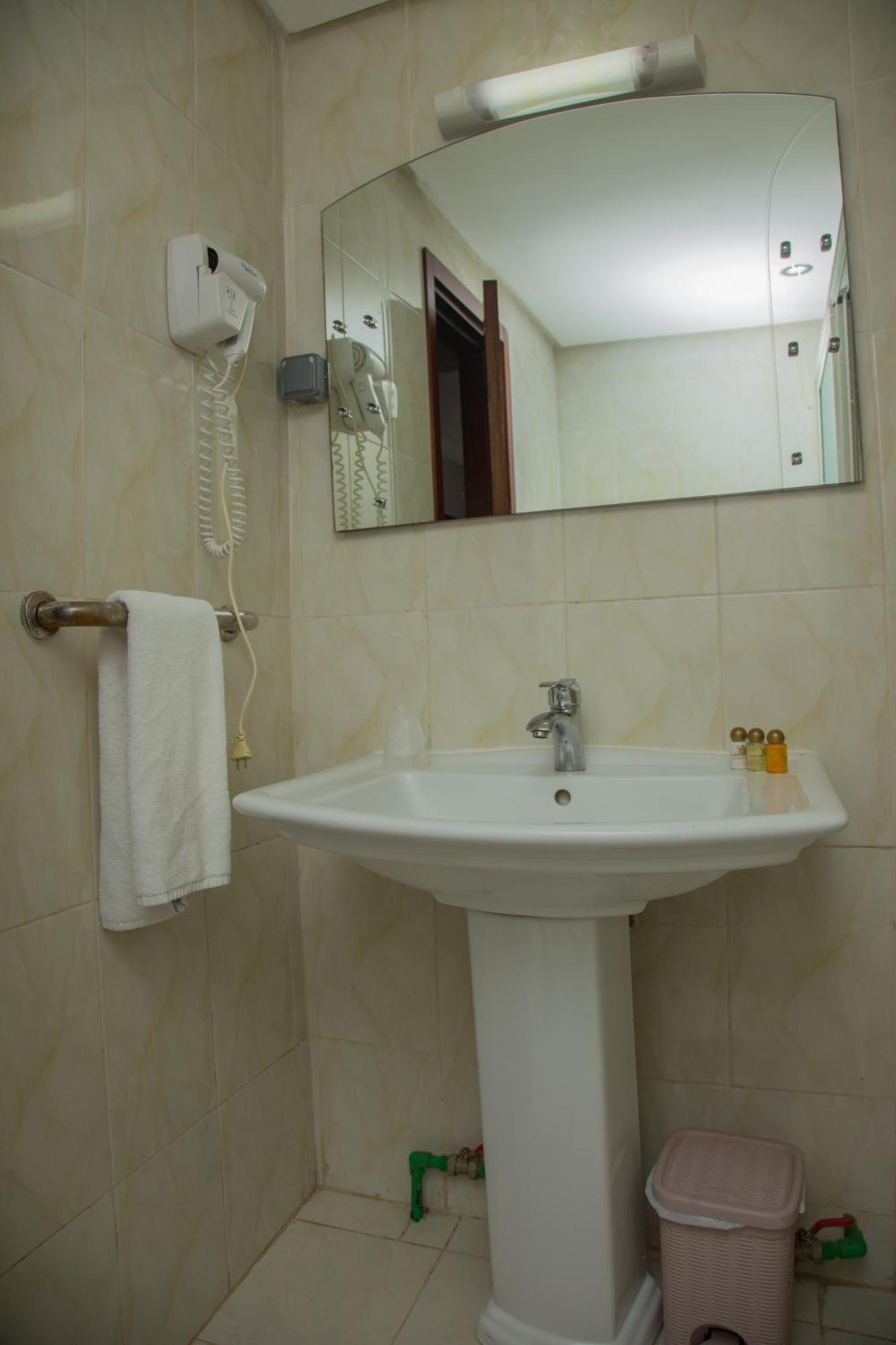 Hotel La Rose Blanche 阿比让 外观 照片