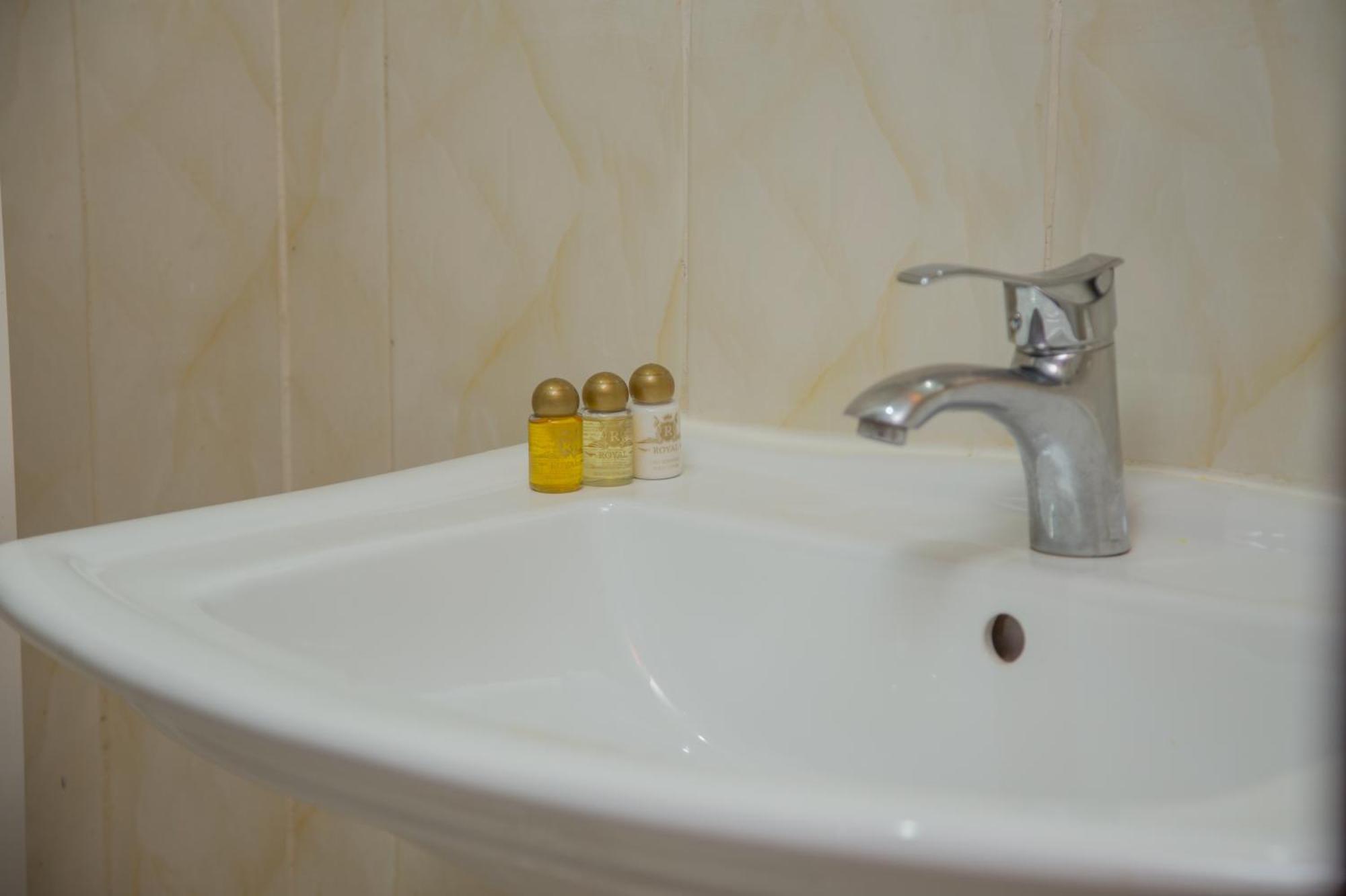 Hotel La Rose Blanche 阿比让 外观 照片