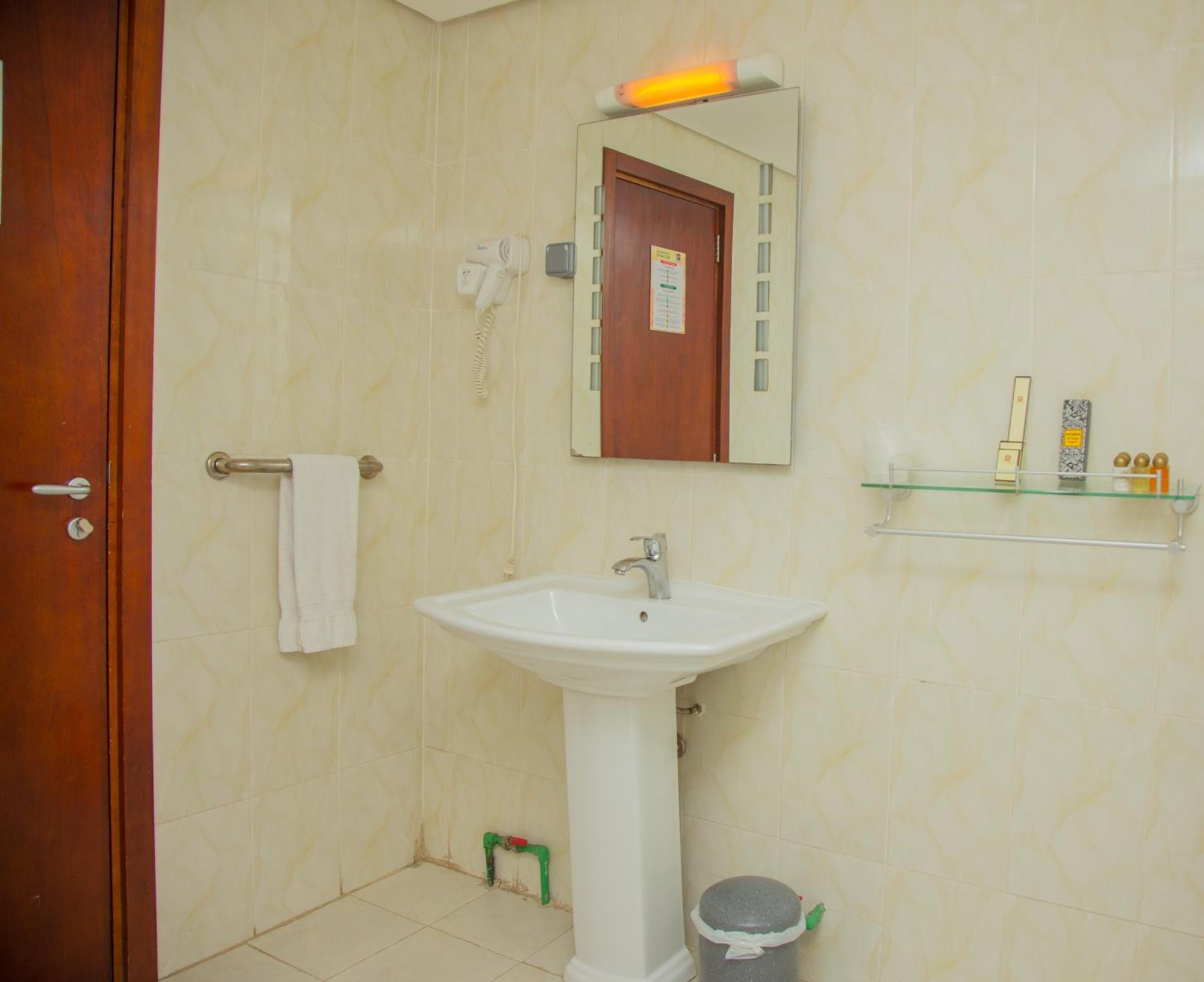 Hotel La Rose Blanche 阿比让 外观 照片